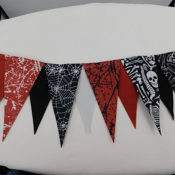 Ashland Halloween Multicolor Skeleton Flag Garland Decoration Accent 6 Feet New - Picture 2 of 7